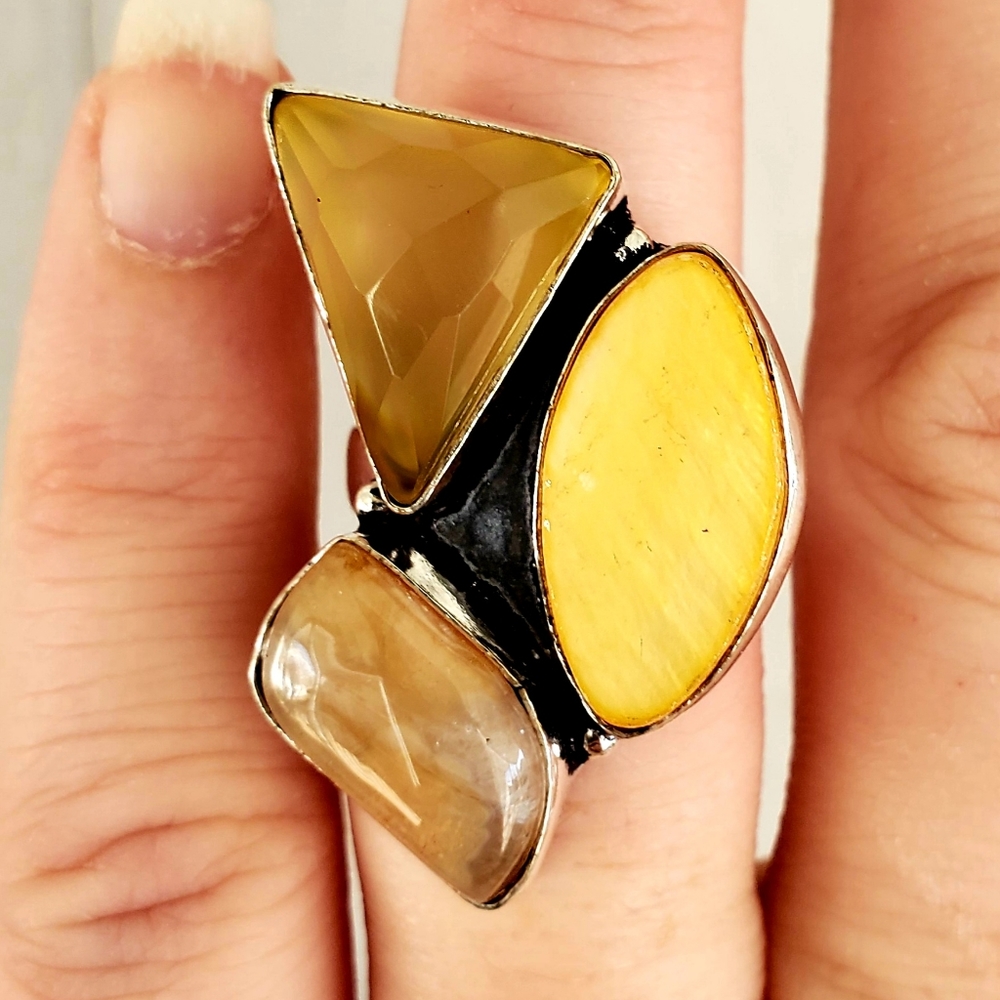 New Yellow Agate & Mother of Pearl 925 Silver Ring.